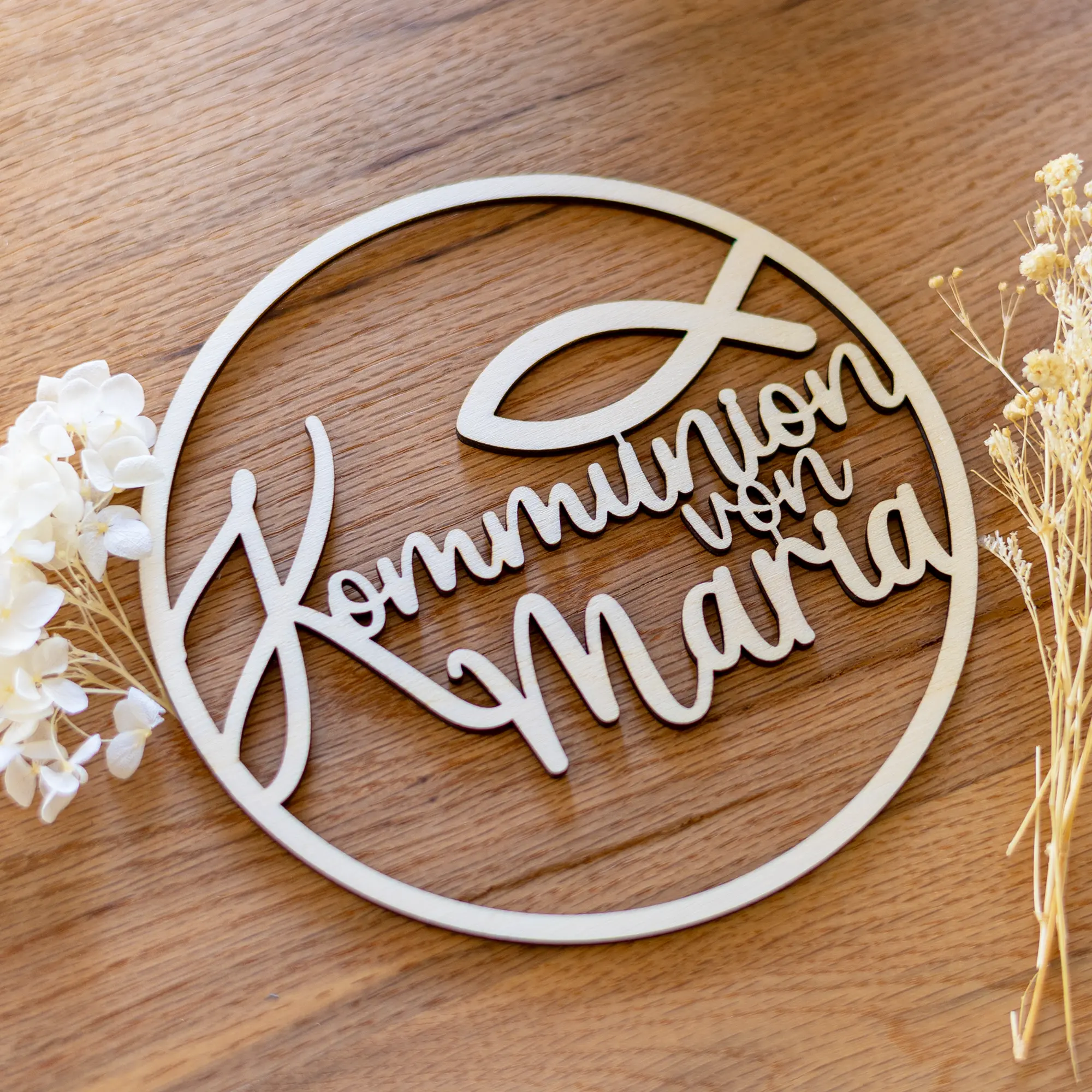 Personalisierter Holzkranz – „Kommunion von“ mit Fischsymbol