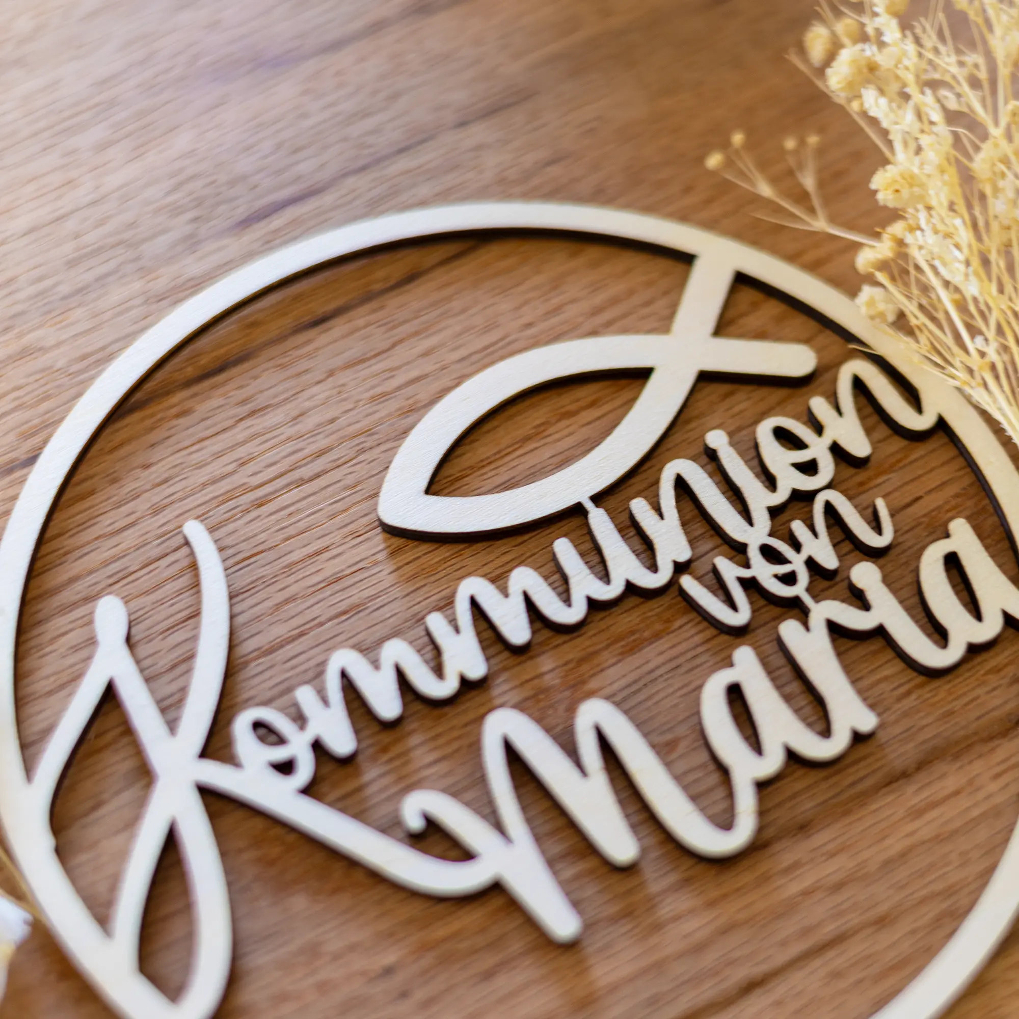 Personalisierter Holzkranz – „Kommunion von“ mit Fischsymbol – Bild 4