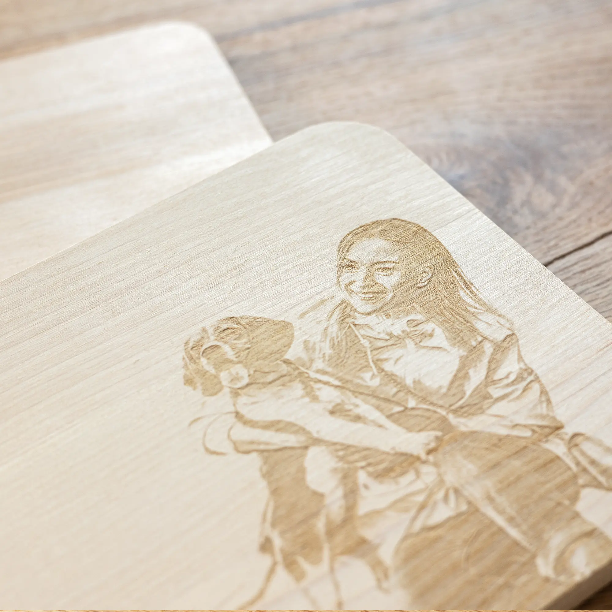 Personalisiertes Frühstücksbrettchen mit Fotogravur – Bild 5