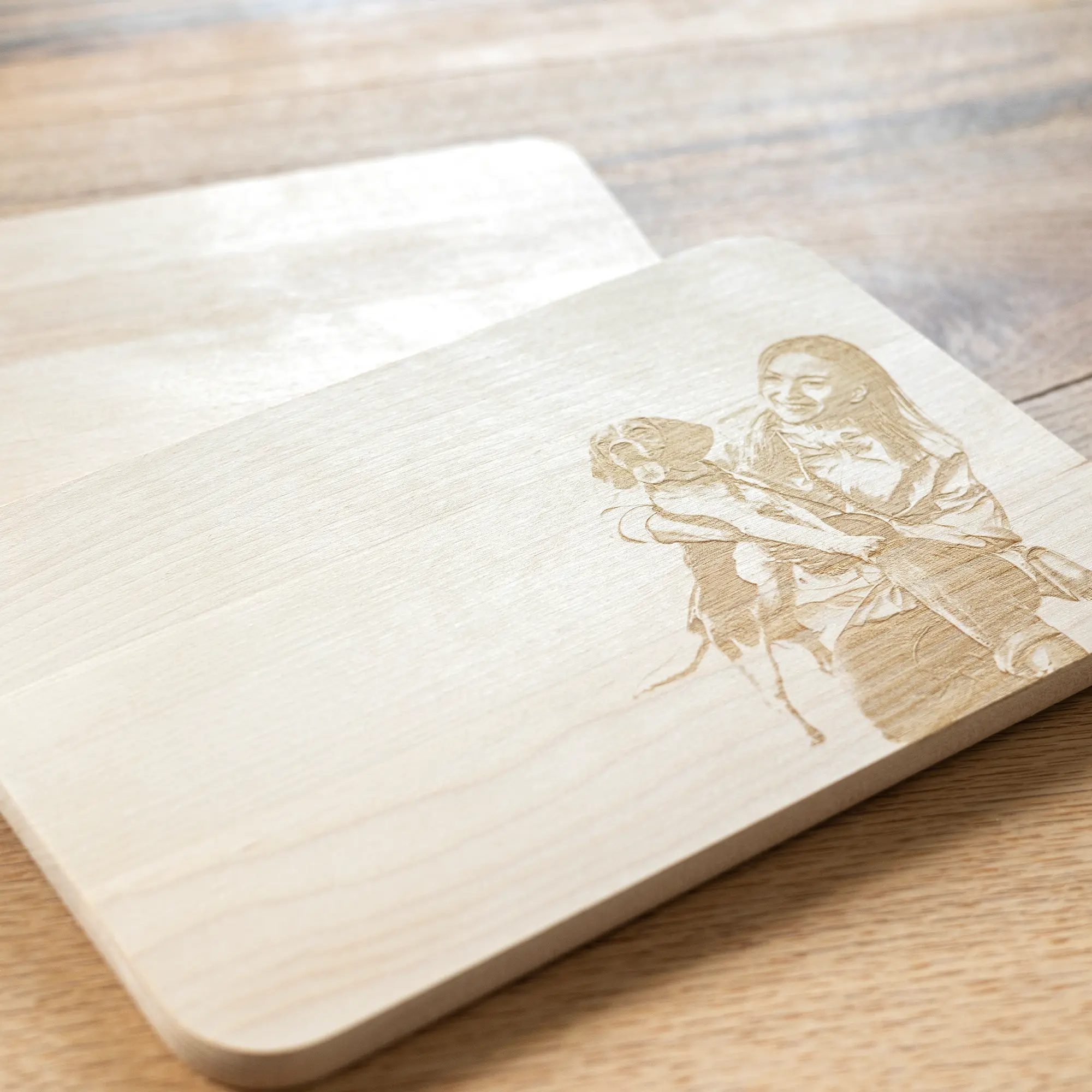 Personalisiertes Frühstücksbrettchen mit Fotogravur – Bild 4