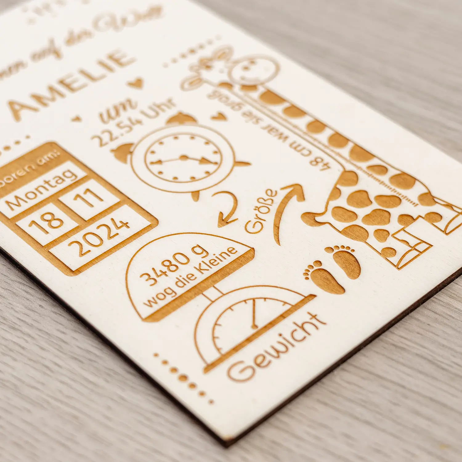 Geburtstafel aus Holz – Meilenstein – Herzlich Willkommen auf der Welt, personalisiert mit Namen und Geburtsdaten – Bild 2