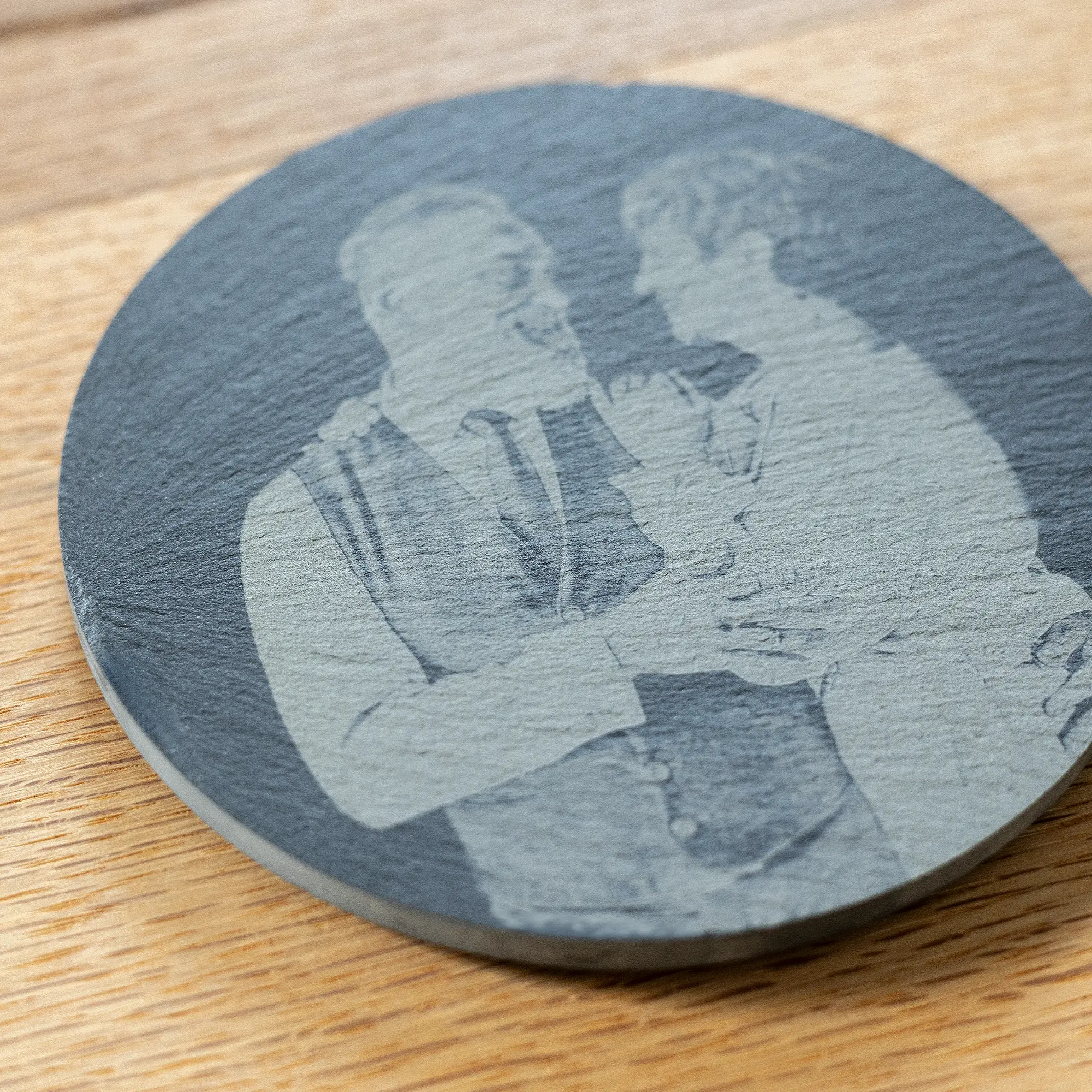 Personalisierte Untersetzer aus Schiefer mit Fotogravur – Bild 4