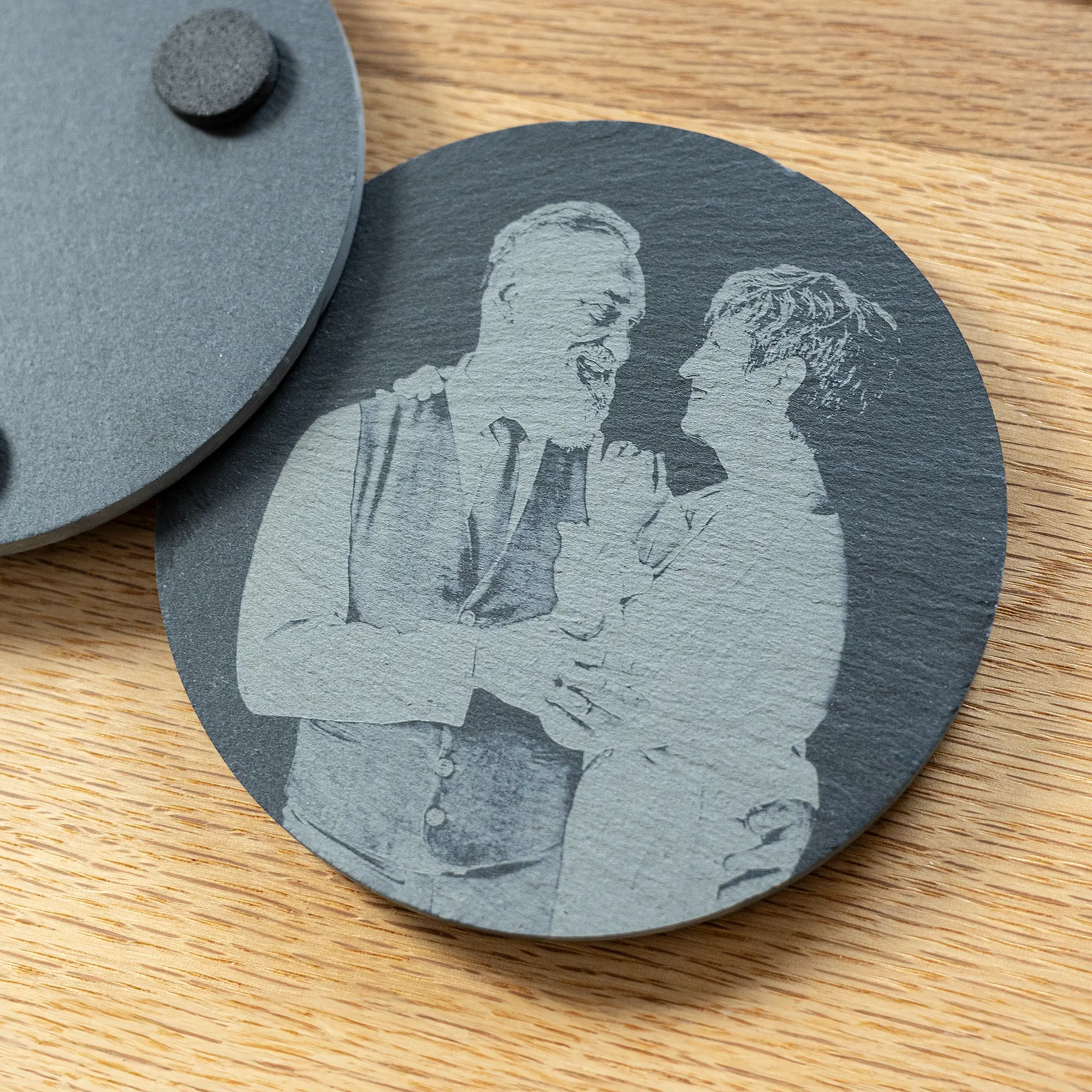 Personalisierte Untersetzer aus Schiefer mit Fotogravur