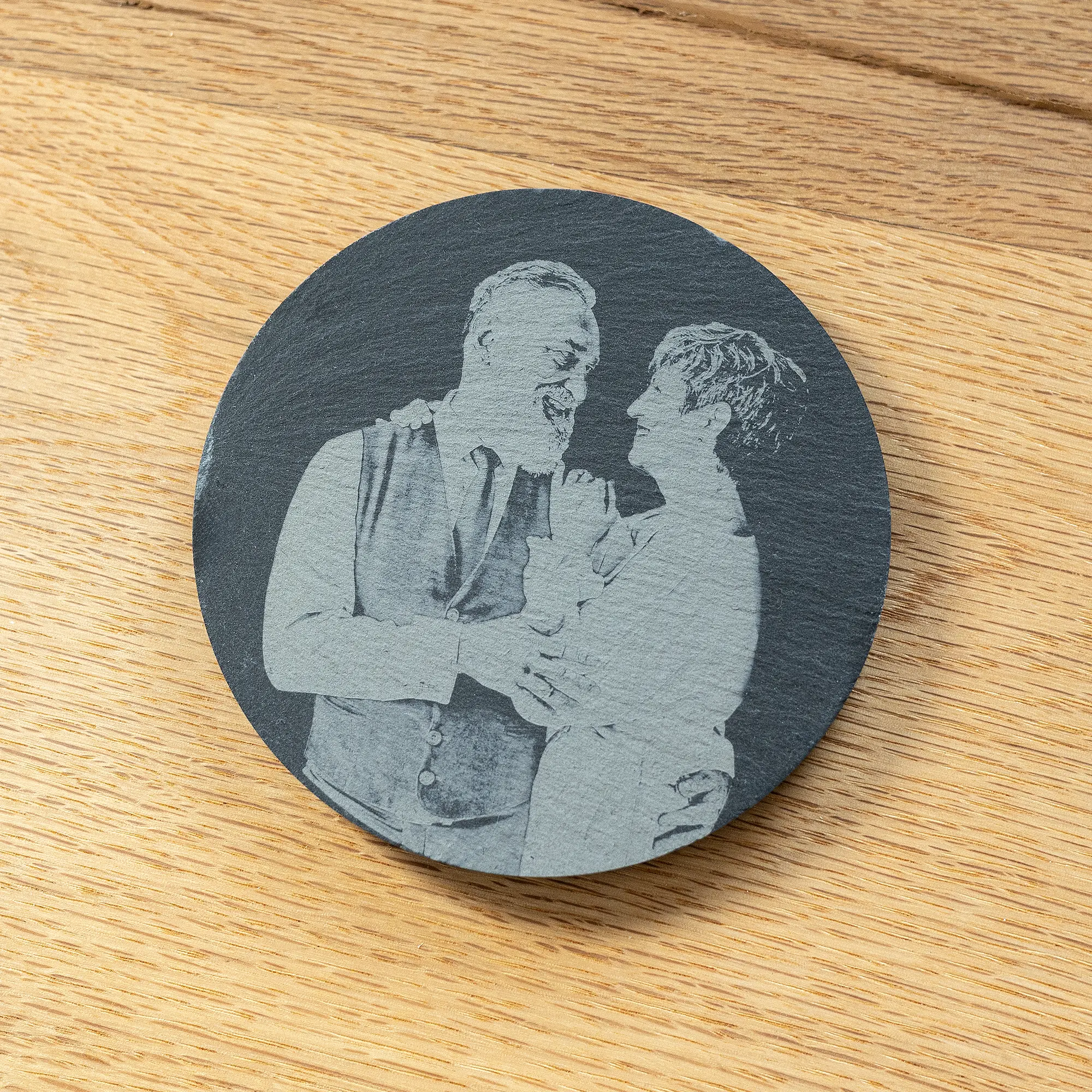 Personalisierte Untersetzer aus Schiefer mit Fotogravur – Bild 2