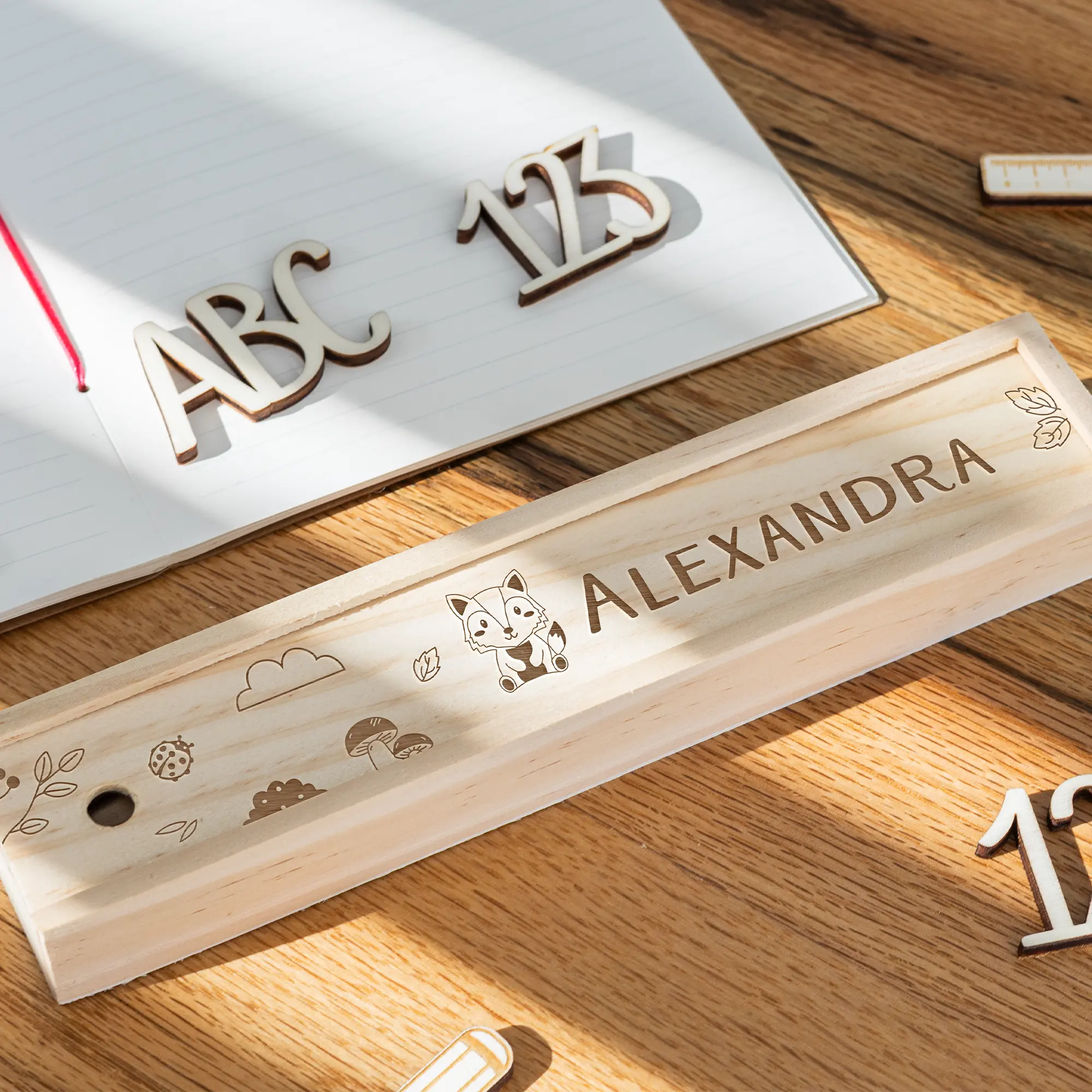 Personalisierte Stiftebox mit Lineal, Radiergummi & Anspitzer – Bild 7