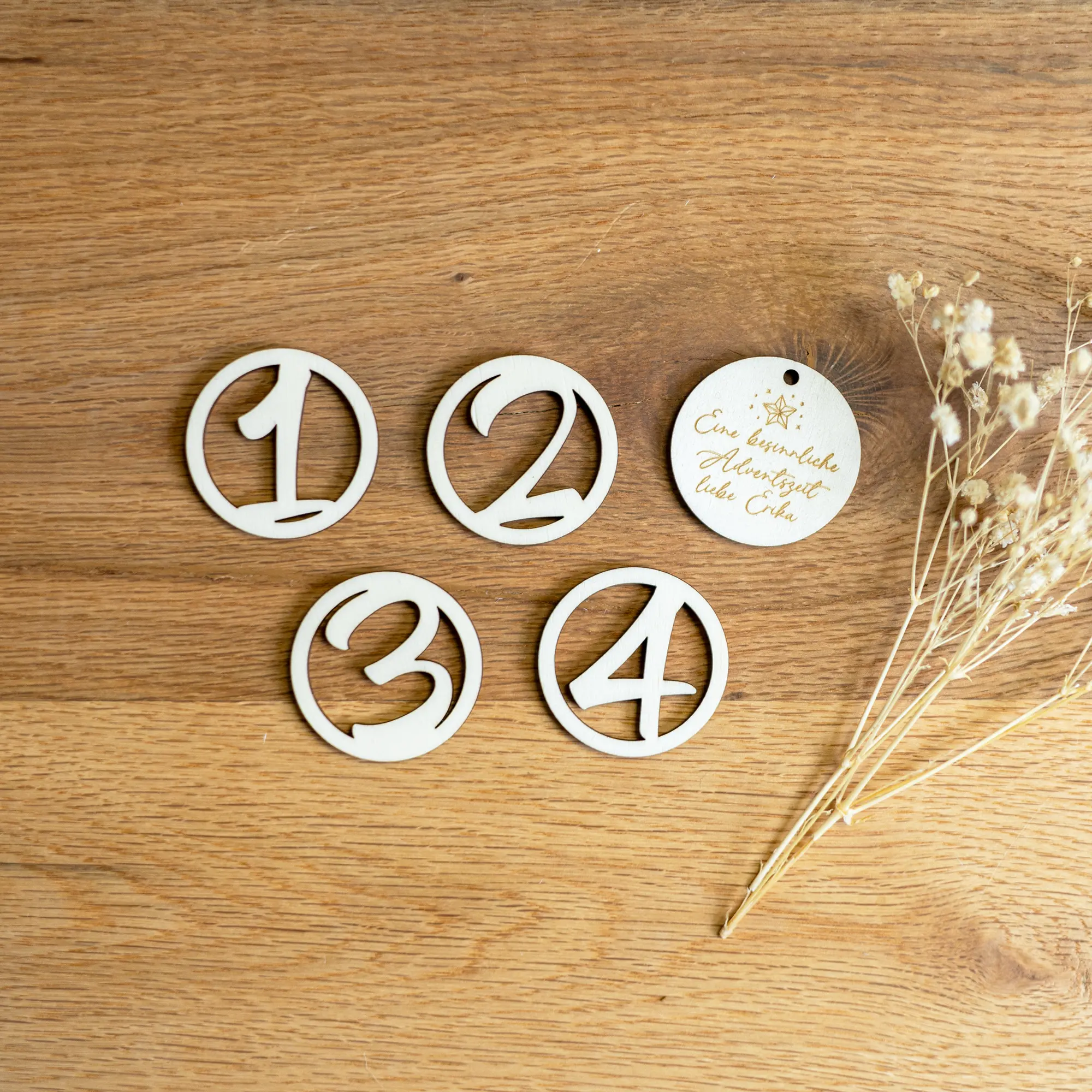 Zahlen für den Adventskranz mit Personalisierungsoption