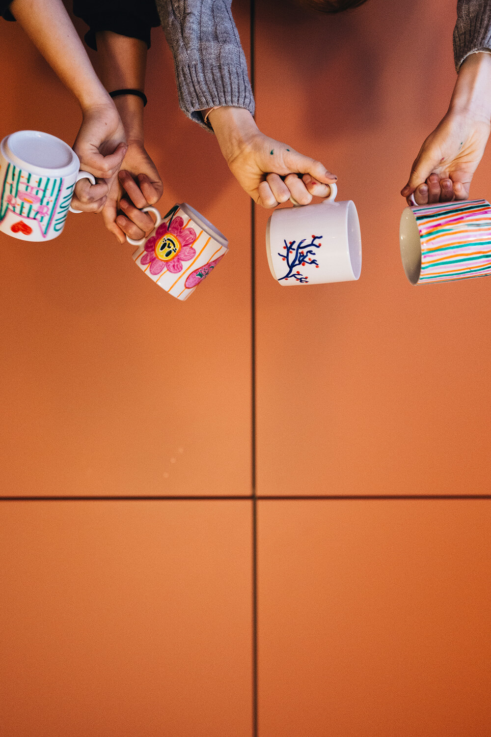 Weiße Porzellantasse – Bild 2